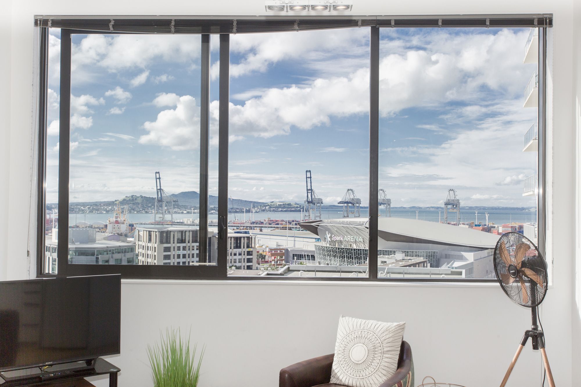 Towny Penthouse With Carpark Apartment