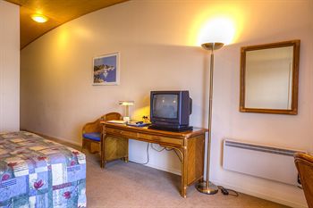 Of Sails Motel
