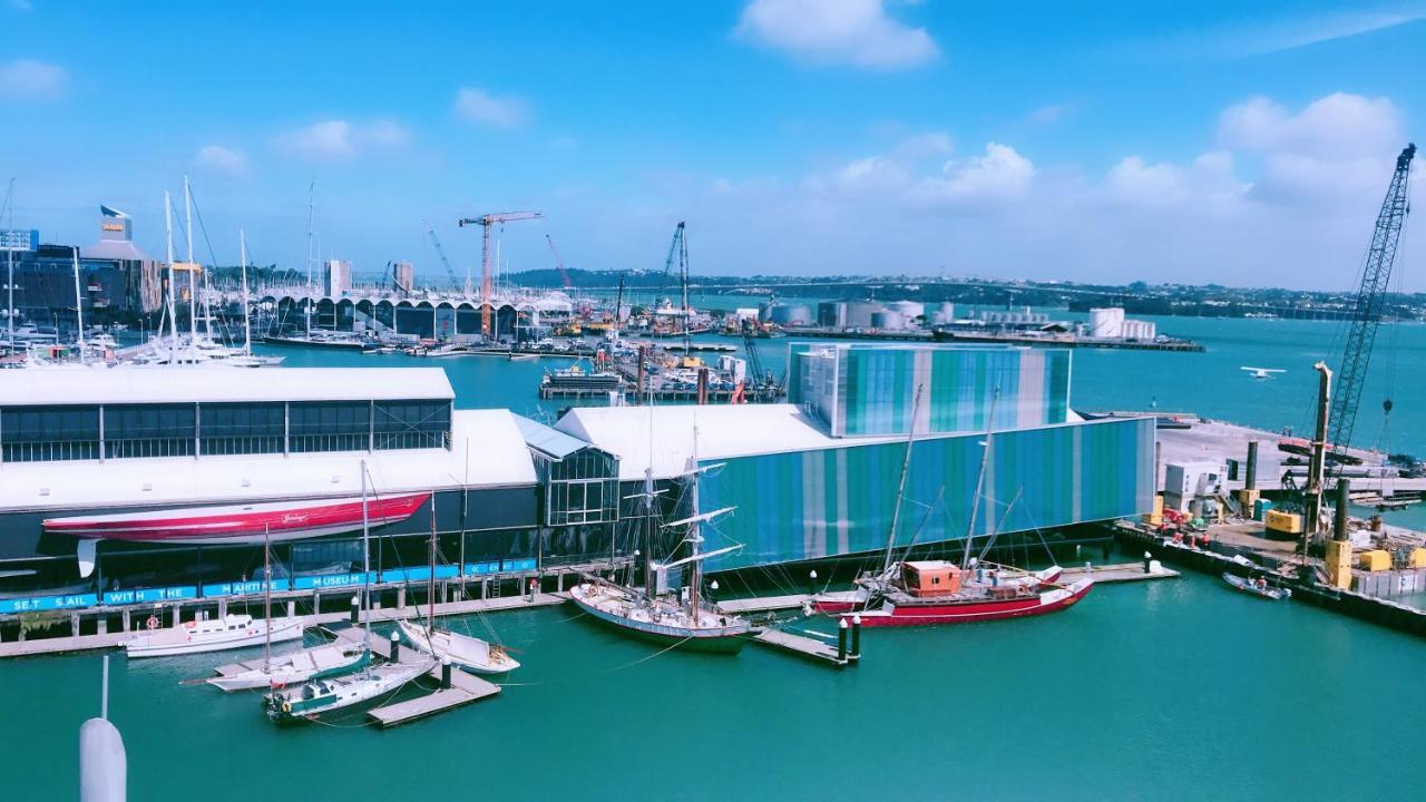 Waterfront Penthouse: Harbor View In Auckland's Heart Apartment *