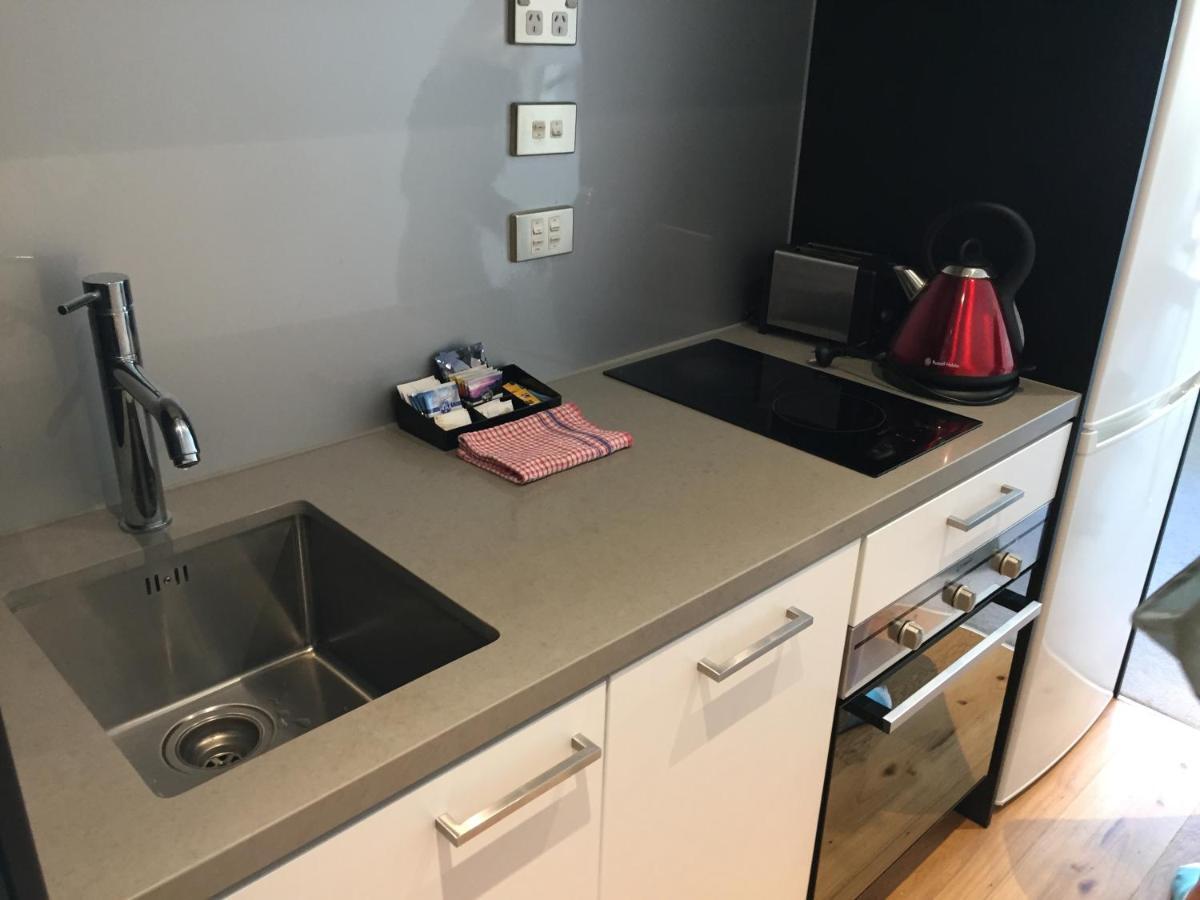 Apartment Tidy Studio Queens Resid With Balcony Auckland