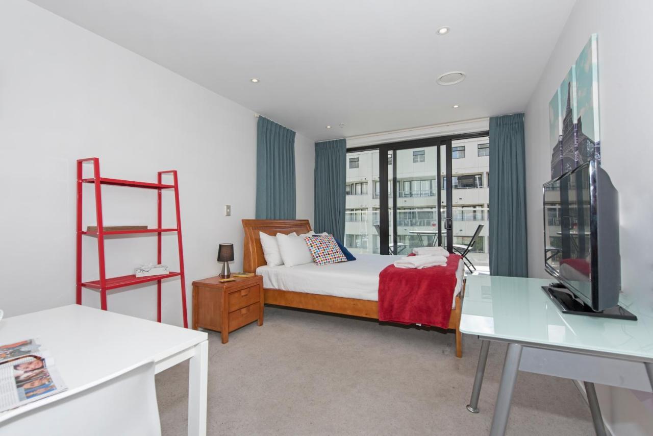 Apartment Tidy Studio Queens Resid With Balcony