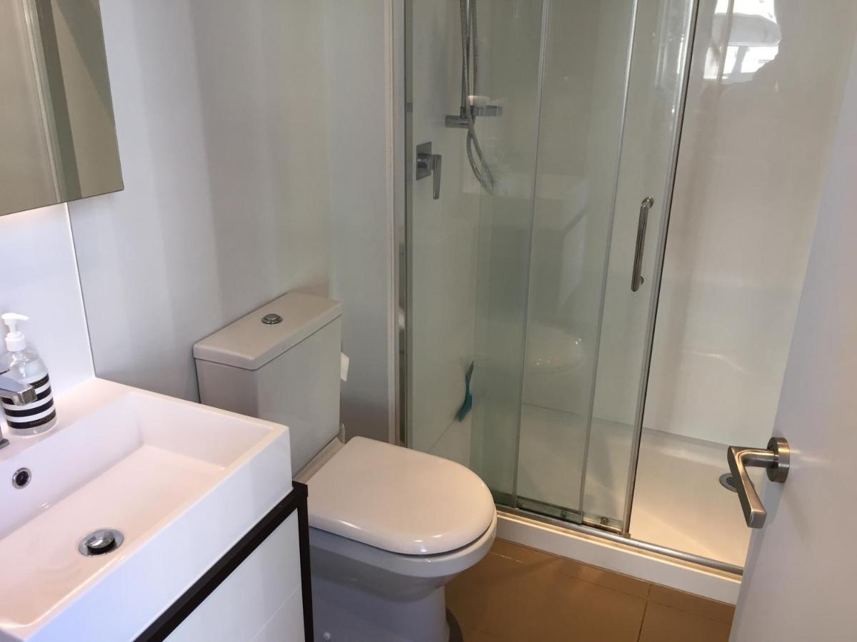 Tidy Studio Queens Resid With Balcony * Auckland