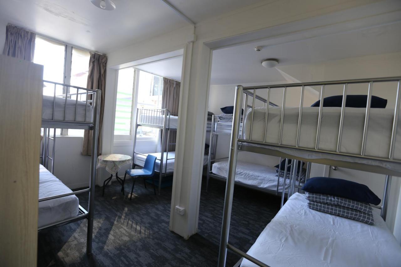 K Road Travellers Hostel *