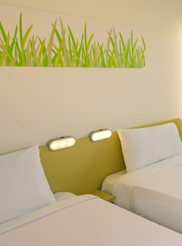 Hotel Ibis Budget Airport 3*