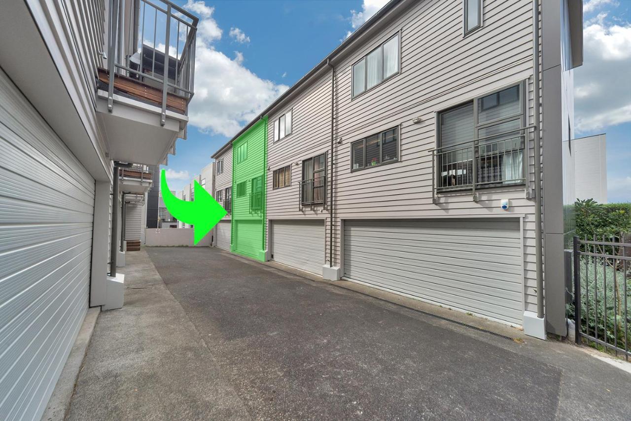 Qv Modern 3 Level Sunny Townhouse Apartment *