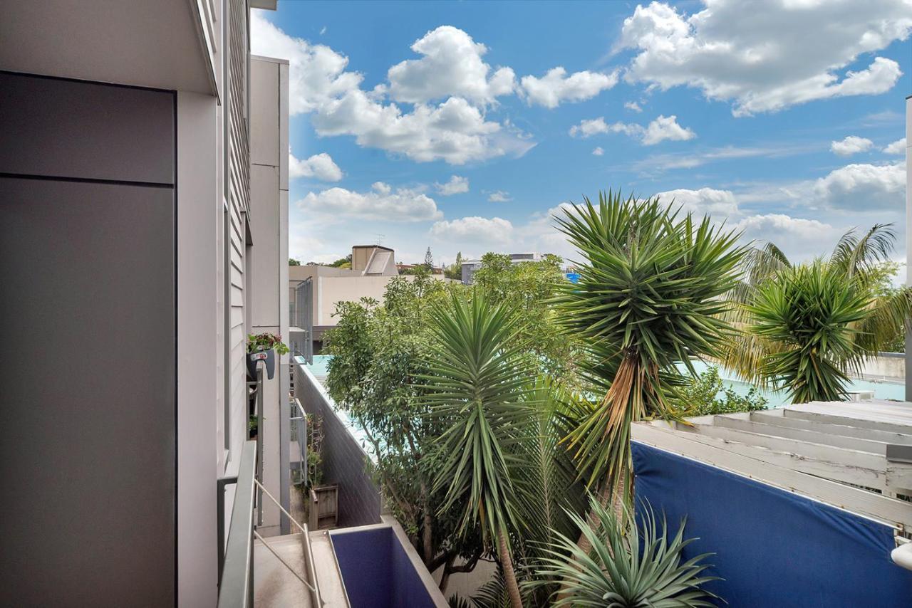 Qv Modern 3 Level Sunny Townhouse