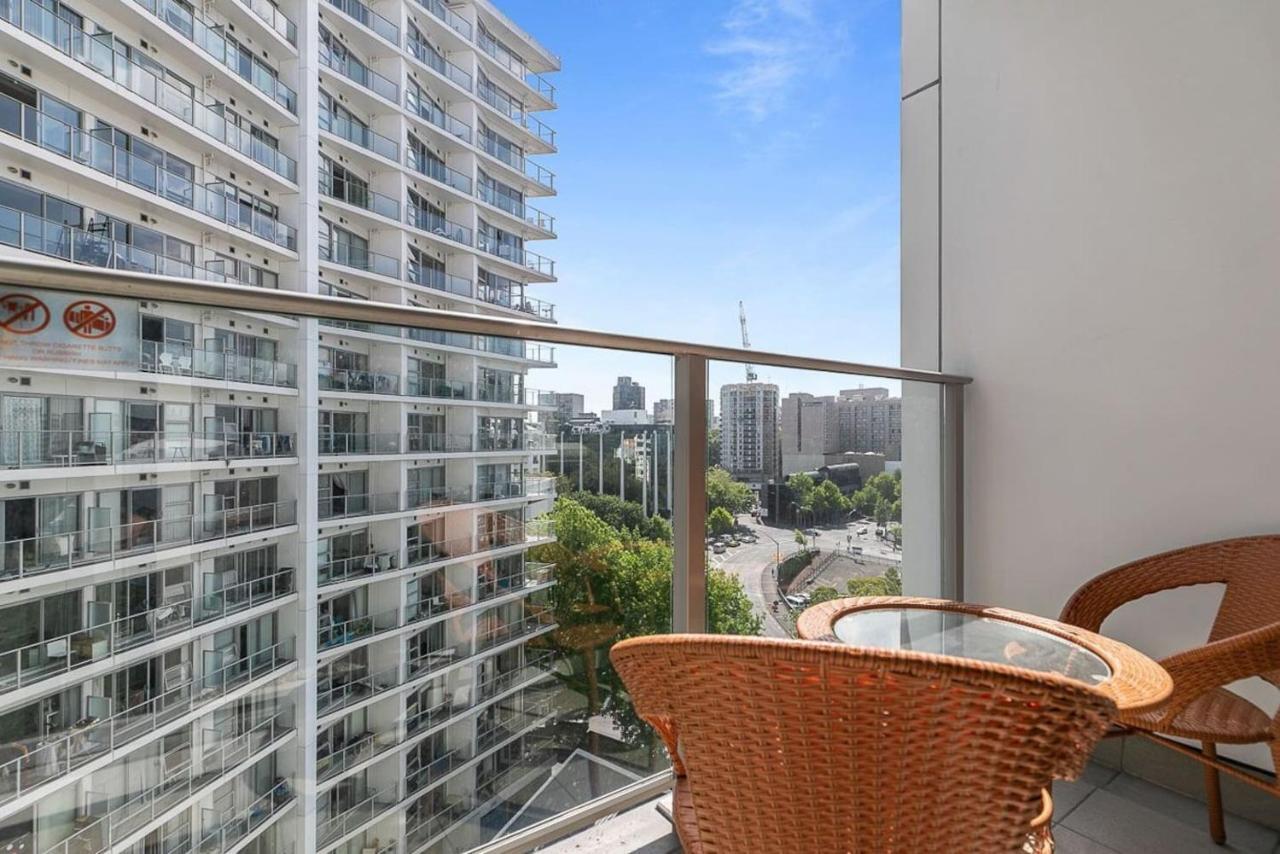 2br W/ Balcony, Gym And Parking Access! Apartment *