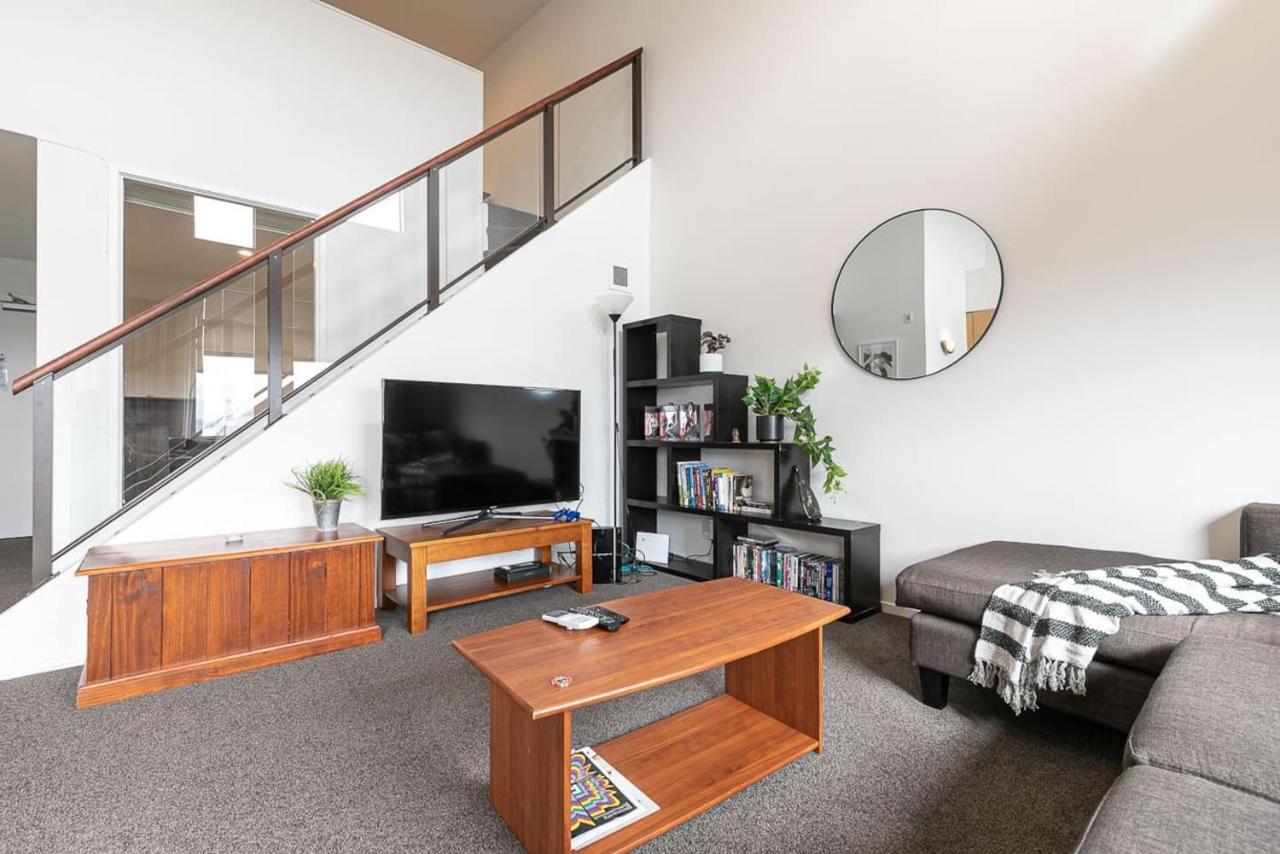 Roomy High-ceiling Loft - Free Parking! * Auckland