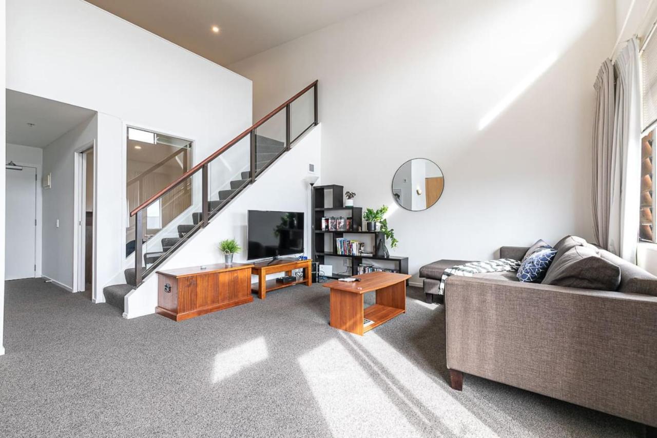 Roomy High-ceiling Loft - Free Parking! * Auckland