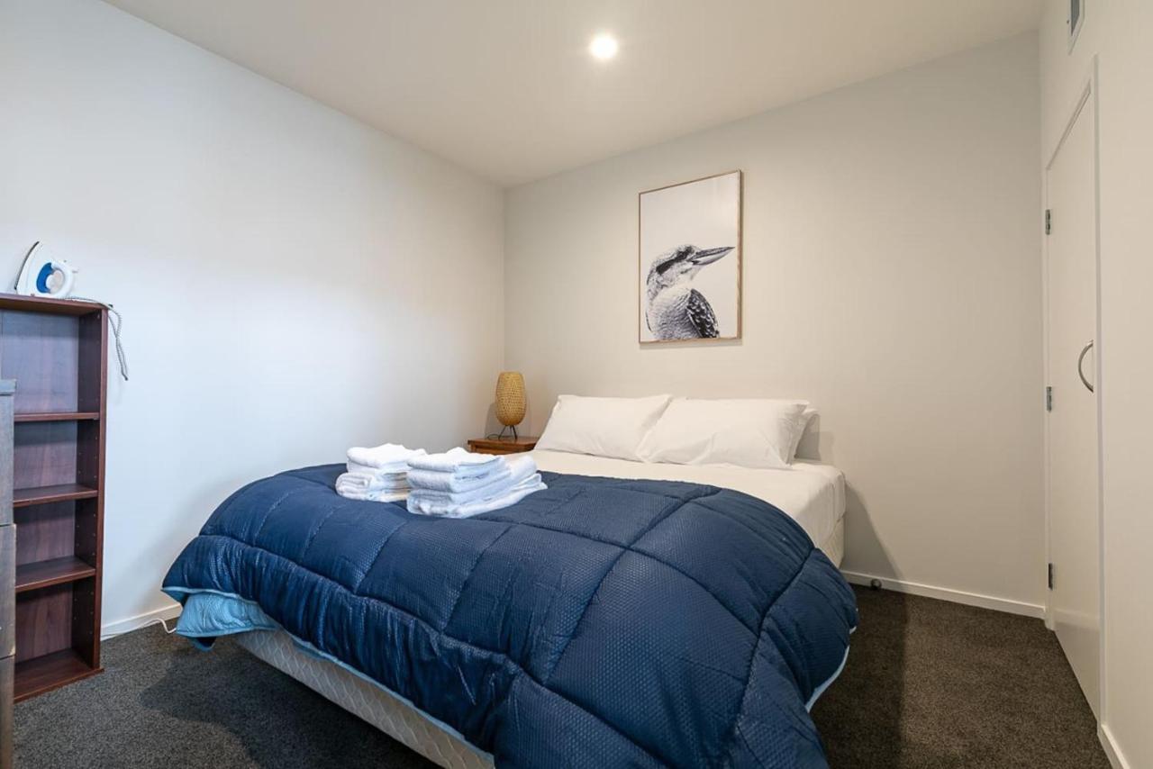 Roomy High-ceiling Loft - Free Parking! Apartment *