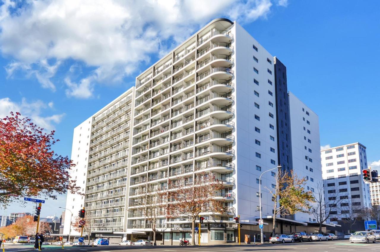 Apartment Cityscape Charm W Parking, Views, Pool & Gym *