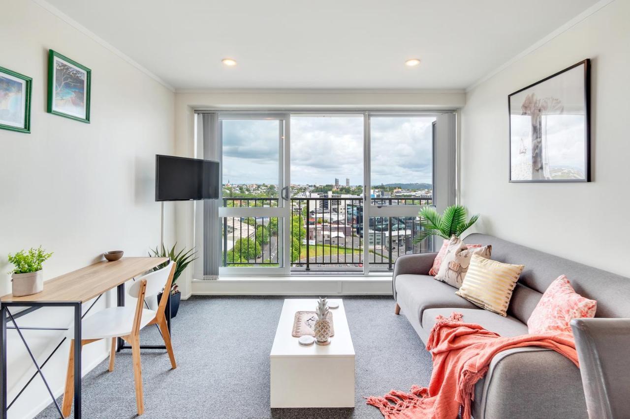 Apartment Cityscape Charm W Parking, Views, Pool & Gym