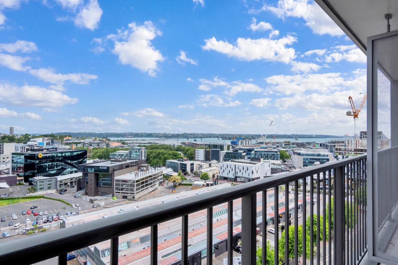 Apartment Cityscape Charm W Parking, Views, Pool & Gym