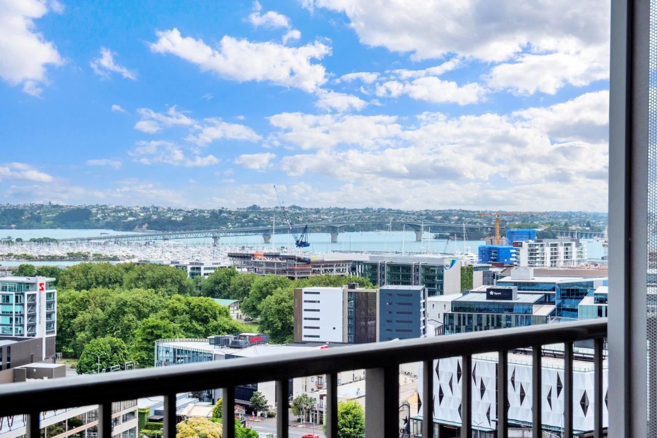 Apartment Cityscape Charm W Parking, Views, Pool & Gym *