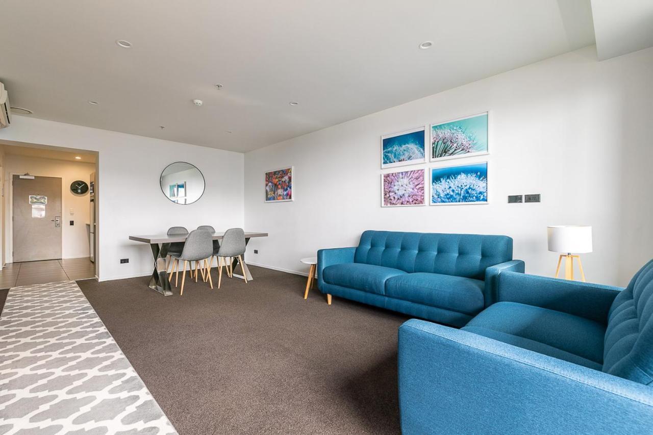 2 Bedroom Apt W/ Private Balcony + Netflix Near Spark! * Auckland
