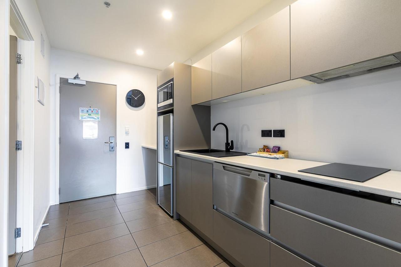 2 Bedroom Apt W/ Private Balcony + Netflix Near Spark! Apartment Auckland