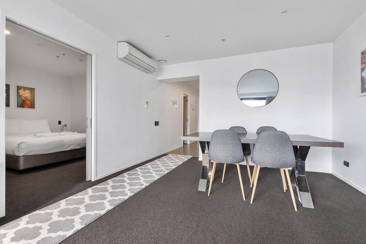 2 Bedroom Apt W/ Private Balcony + Netflix Near Spark! Auckland