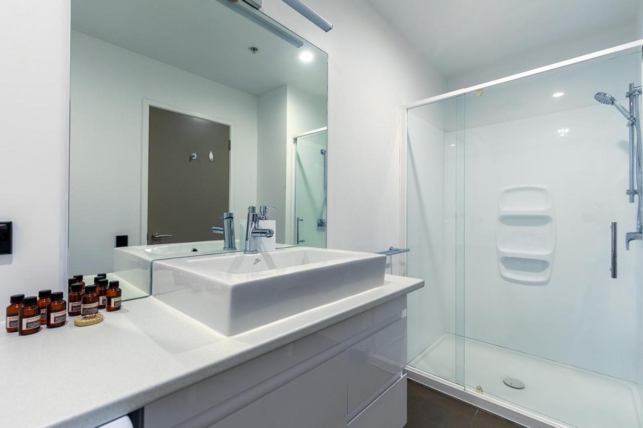 Apartment 2 Bedroom Apt W/ Private Balcony + Netflix Near Spark!