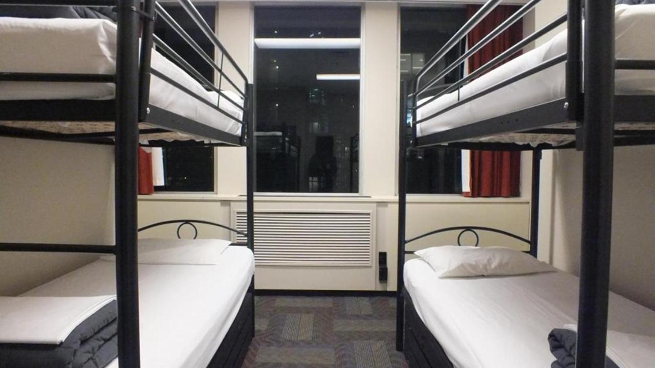 Hostel Base *