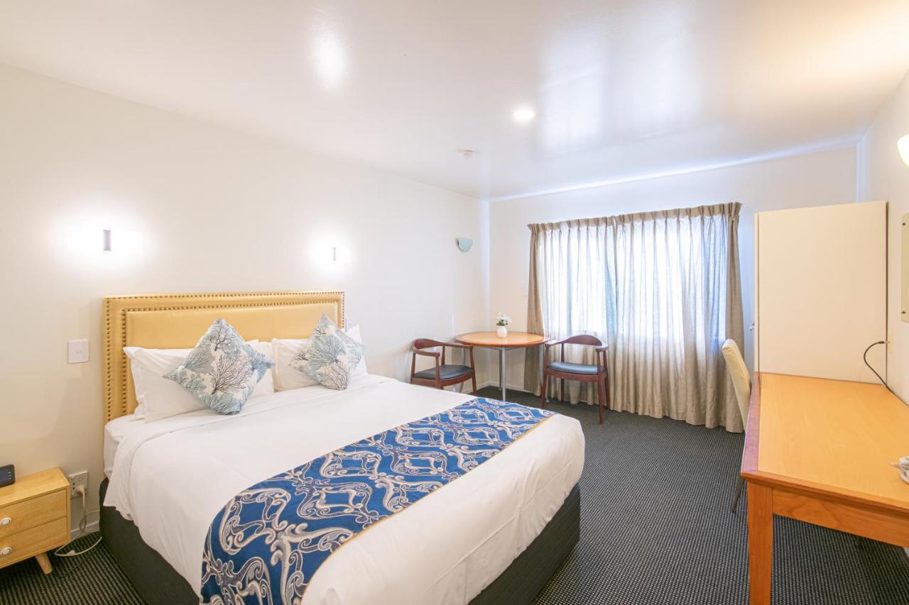 Newmarket Motel 4*