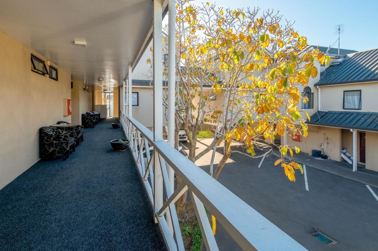 Newmarket Motel 4*