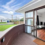 Spacious 3Br Nr Middlemore & Airport W Free Netflix