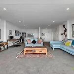 Qv Spacious Waterfront 2 Bedroom Apartment - 791