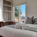Bright And Modern Oasis In Kingsland