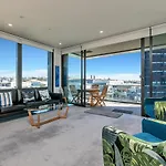 Qv Brand New Luxury Apt With Tandem Carpark - 975