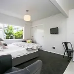 Kohimarama Beach Bed & Breakfast - Style And Privacy In Superb Location