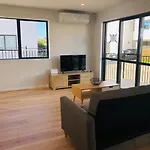 Modern & Luxurious Home 3