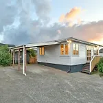 Cute And Cozy Near Airport