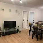 Cute And Cozy Near Airport