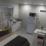 Private Studio With Self Check-In, Ensuite, Wifi & Kitchenette