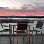 Life On Water- Princes Wharf Apartment With Fabulous Views