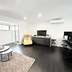 New Lynn Dream Guest House