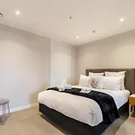 Contemporary Apt - Free Parking