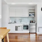 Lighter Quay Apartments By Urban Rest