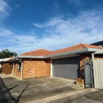 Home Sweet Home 9Km To Auckland Airport Near New