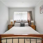 Room B - 14Mins Driving To Airport&Cbd