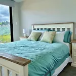 Elegant New Luxury Retreat In Remuera