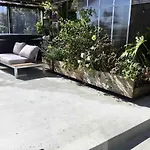 Luxury Townhouse With Aircon, Huge Balcony & Hot Tub