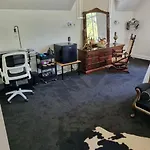 The Luxurious Manor - Very Large Bedroom With Private Ensuite