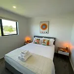 Stylish And Sleek Auckland Stay