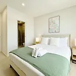 Garden Gem 2 Bdr & 1 Study Townhouse Near City Center
