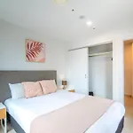 Gorgeous High Floor 2 Bedroom Apartment In Auckland Cbd