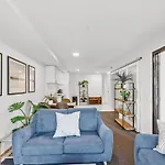 2Br Apt With Balcony & Parking In Prime Spot