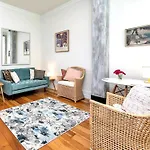 New York Style Luxury With Rooftop Pool