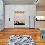 New York Style Luxury With Rooftop Pool