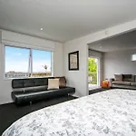 Kohimarama Beach Bed & Breakfast - Style And Privacy In Superb Location